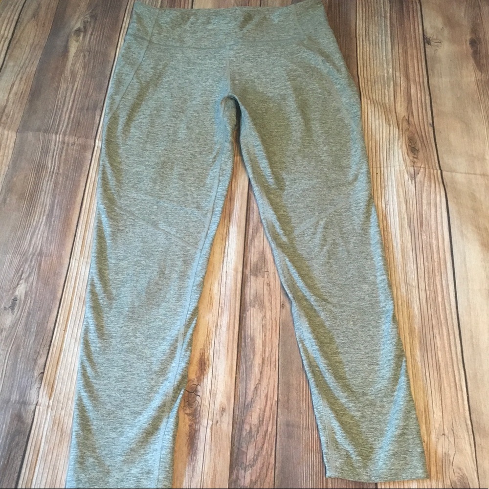 Outdoor voices gray crop leggings size medium